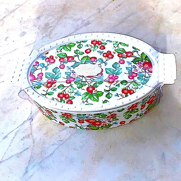GRACES TEAWARE STRAWBERRY VINE  OVAL BAKER WITH LID 11 INCH NEW - Picture 5 of 10